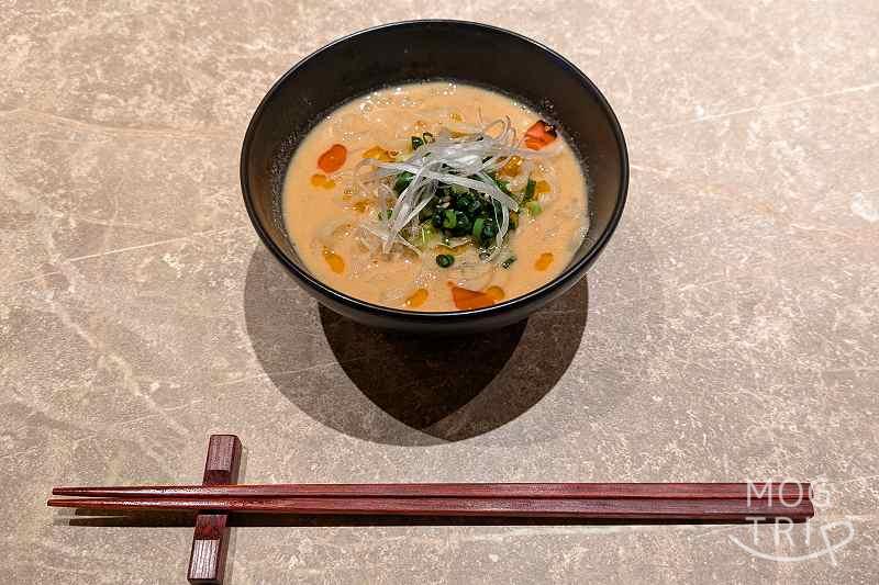 ススキノリビングの〆の「担々麺」