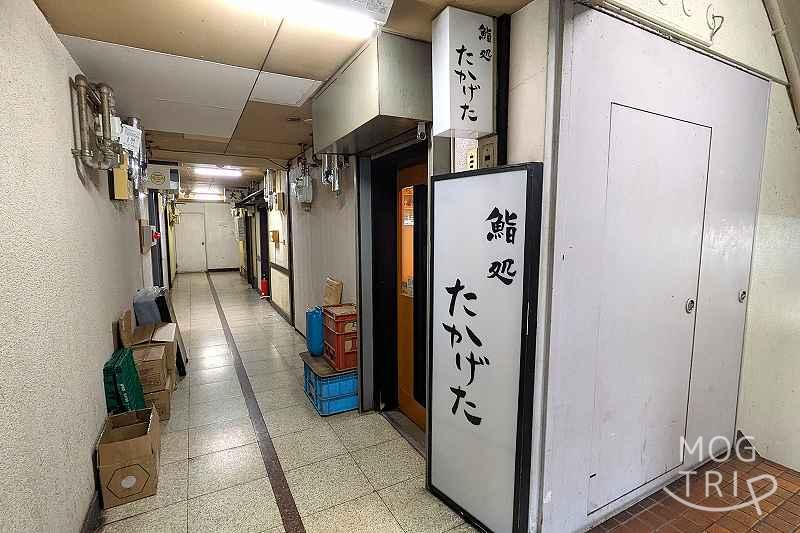 すすきの会館の「1階の通路」