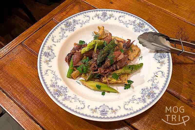 トゥフの「春野菜とホタルイカのバターソテー」