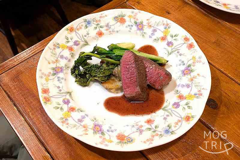 トゥフの「美瑛産鹿肉のロースト」