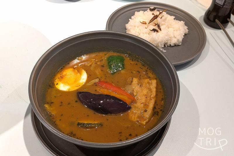 ジンギスカン鹿と熊の「ouchiの豚角煮スープカレー」