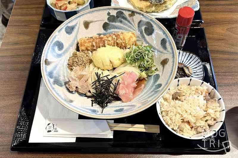 三都うどんの「ちくたま天ぶっかけうどんセット」