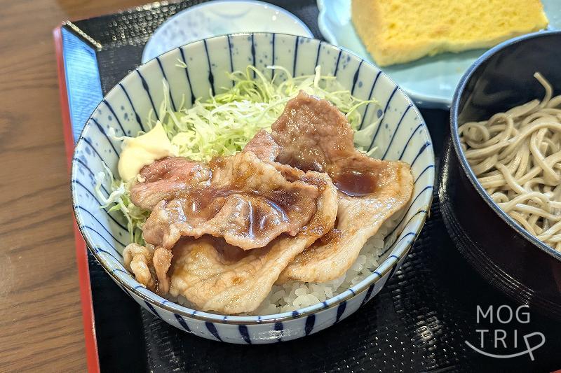 氣鈴亭の「ハーフ生姜焼き丼」
