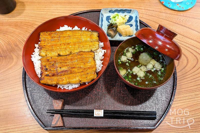 うなぎと季節料理とらやの「うなぎ丼（大一尾・肝吸い・香の物）」