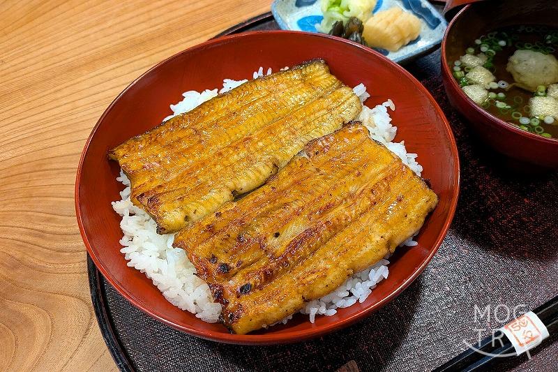 うなぎと季節料理とらやの「うなぎ丼（大一尾・肝吸い・香の物）」