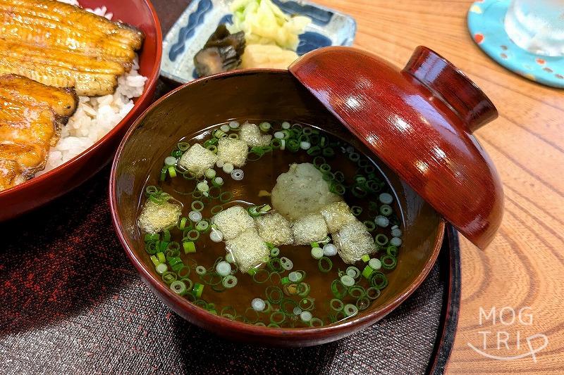 うなぎと季節料理とらやの「うなぎ丼（大一尾・肝吸い・香の物）」