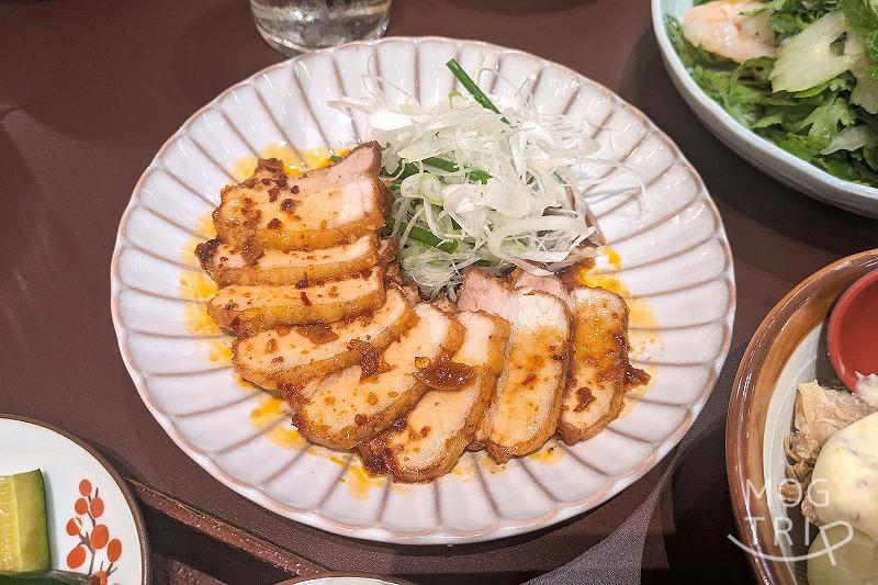 SAPPORO餃子製造所・4PLA店の「揚げ豚のにんにくソース」