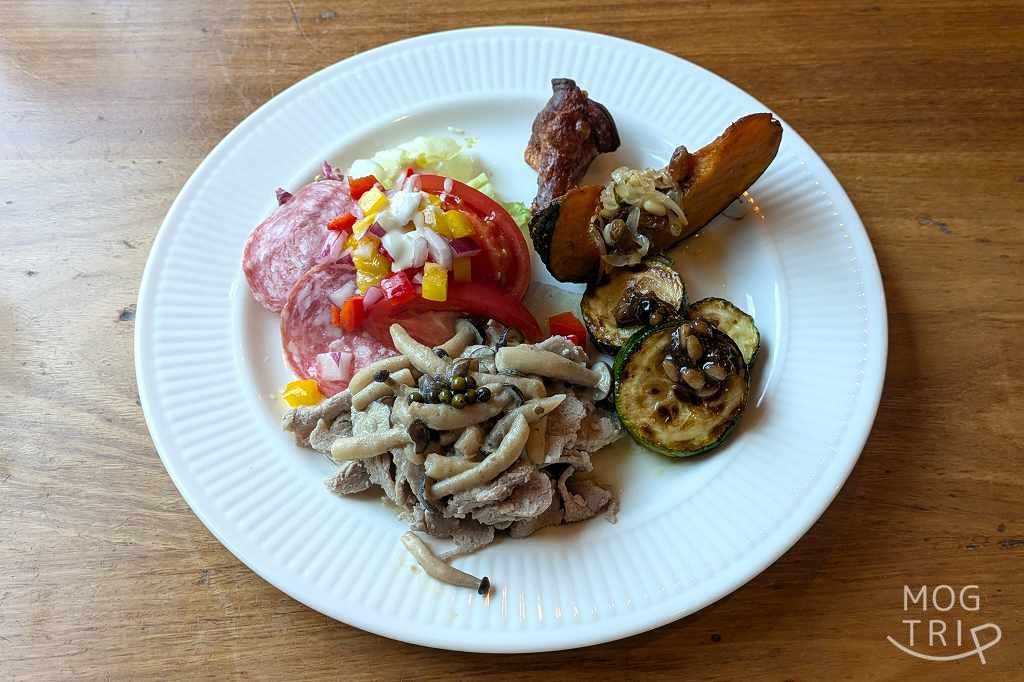 芋芋屋の「ランチセット(+550円)」の前菜
