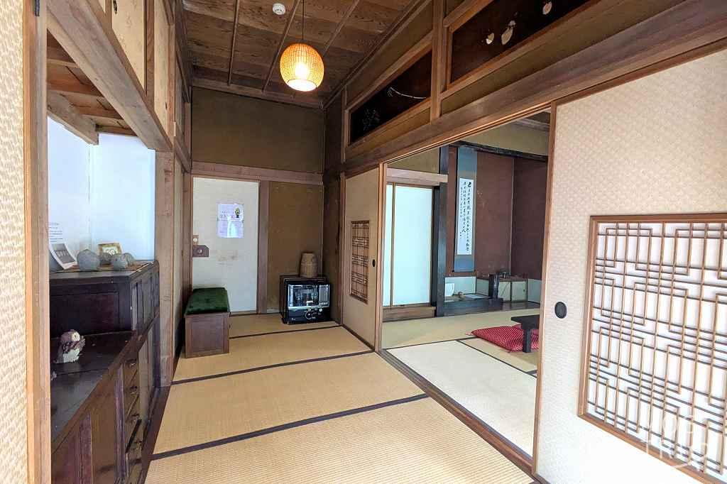 旧寿原邸の「施設内の様子（1階奥）」