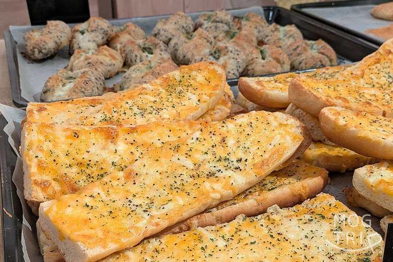 街角のレモンベーカリー琴似店の「チーズフォンデュバゲット」