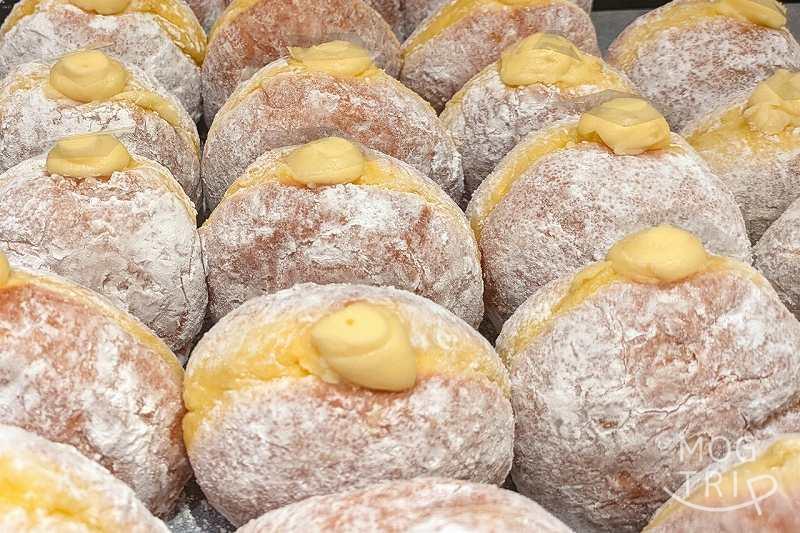 街角のレモンベーカリー琴似店の「レモンクリーム生ドーナツ」