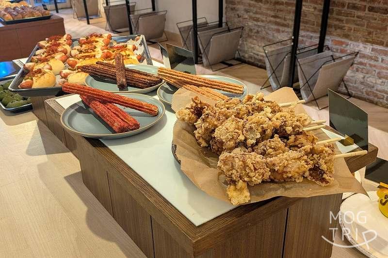 街角のレモンベーカリー琴似店の琴似店限定「ザンギ串・チュロス」