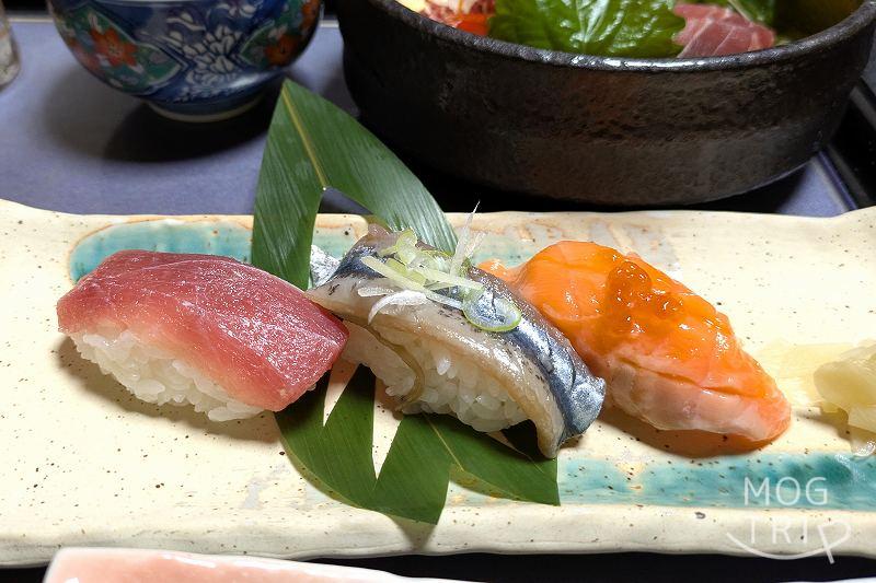 ユン二の湯の「生寿司 三貫」