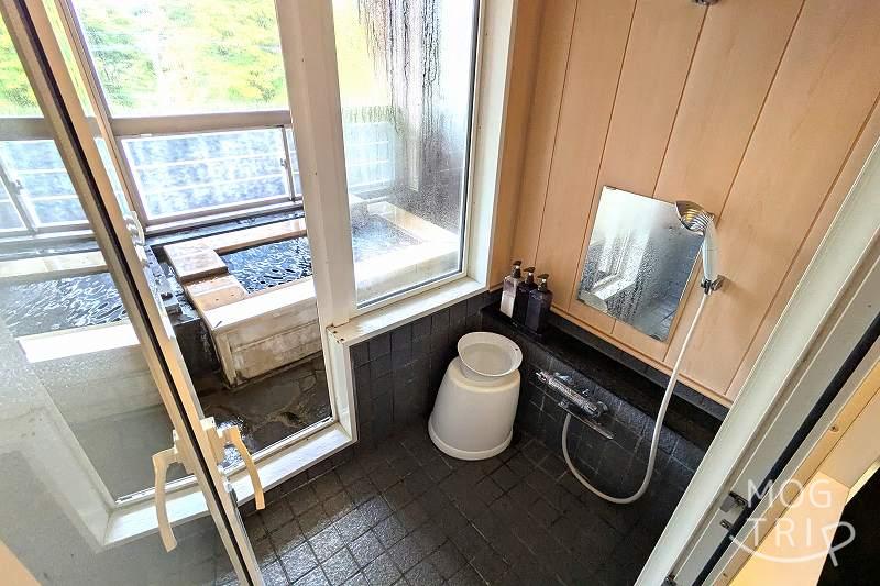 ユン二の湯の「客室温泉の洗い場」