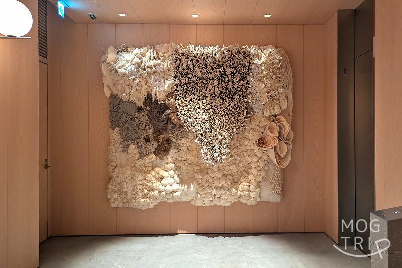 ハイアットセントリック札幌のリユースの服などで作ったアート