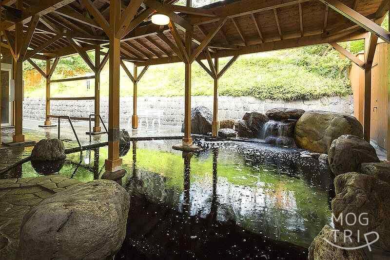 ユン二の湯の露天風呂（男湯）